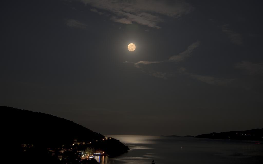 Stella Studios Poros Town Luaran gambar