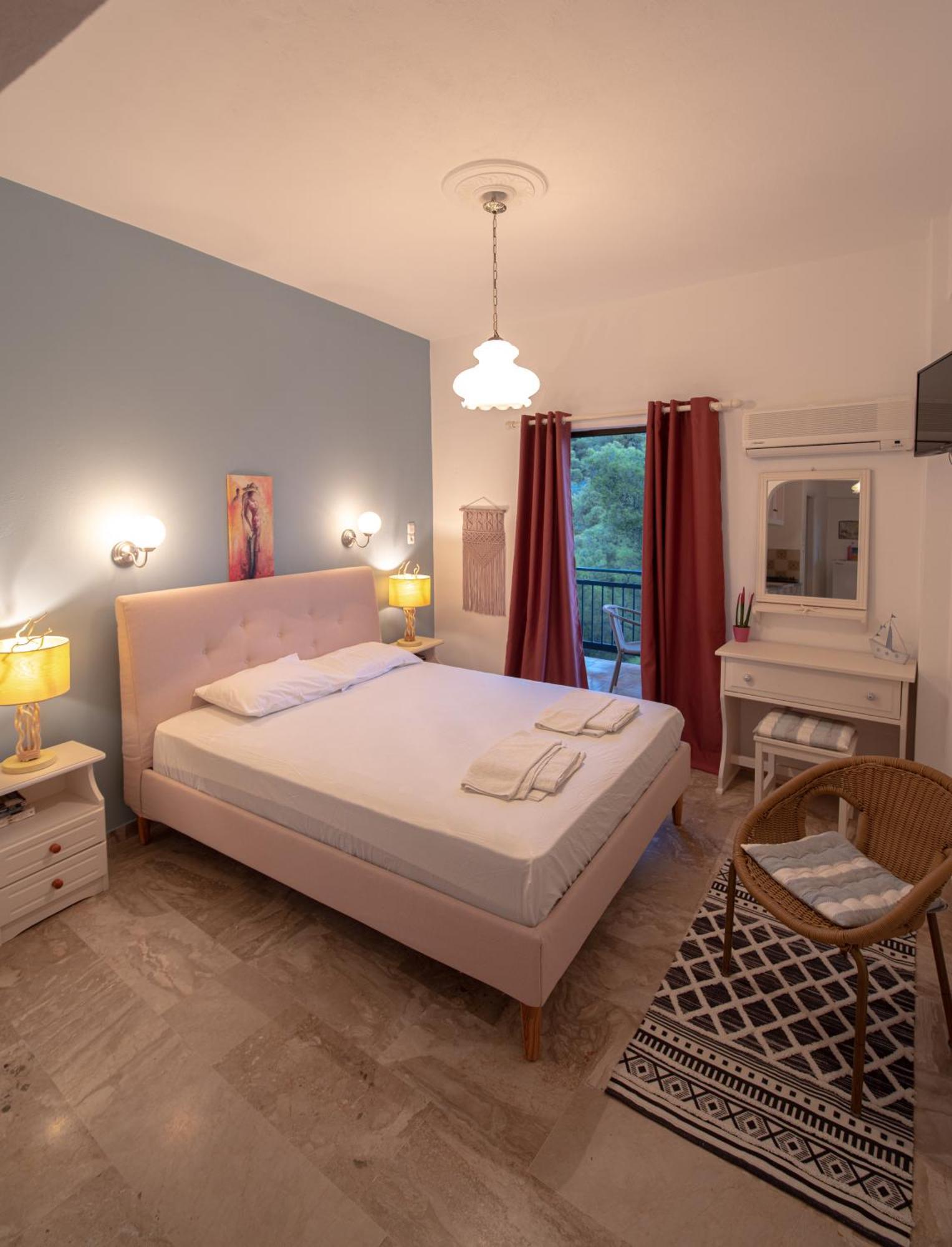 Stella Studios Poros Town Luaran gambar